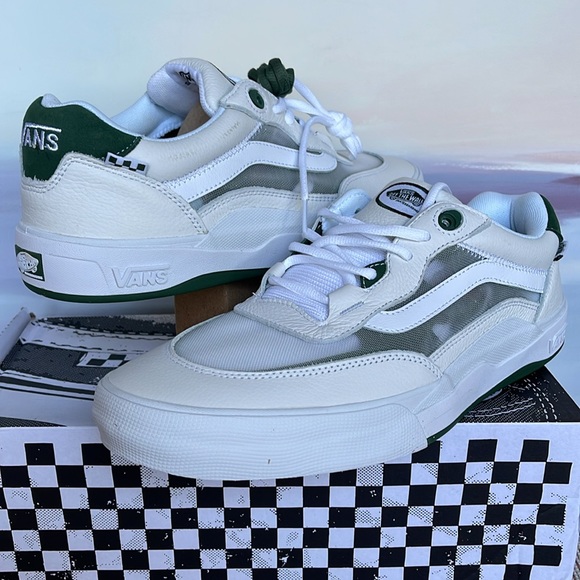 Vans Shoes - Vans WMNS Wayvee
White/Green
VN0A5JIAWGR
Sneakers